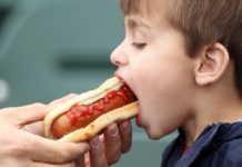 O que pode desencadear a obesidade infantil?