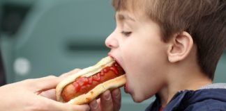 O que pode desencadear a obesidade infantil?