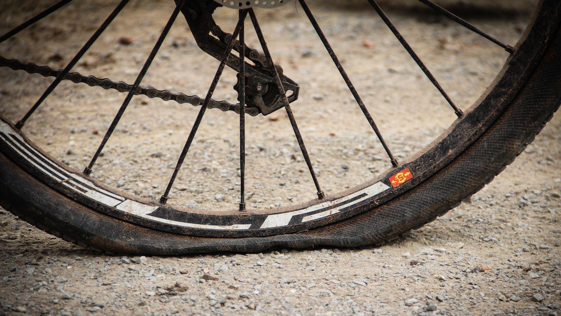 Bike: como consertar um pneu furado - Ultramacho