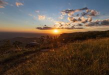 Chapada: veja o pôr do sol no Mirante Alto do Céu