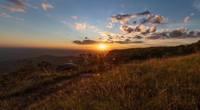 Chapada: veja o pôr do sol no Mirante Alto do Céu