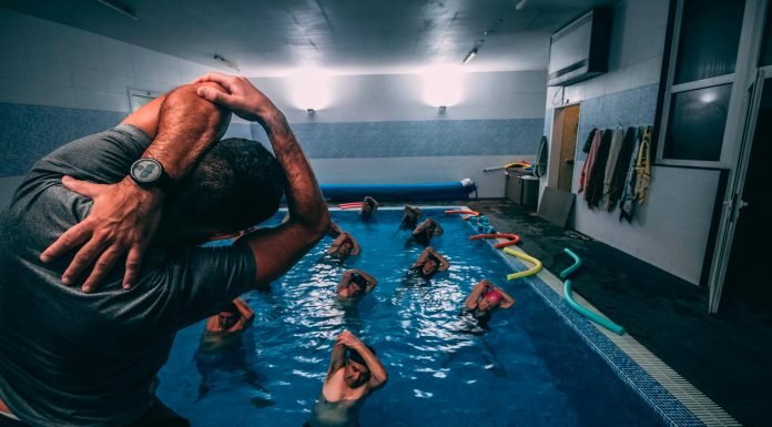 Os benefícios da hidroginástica para todas as idades